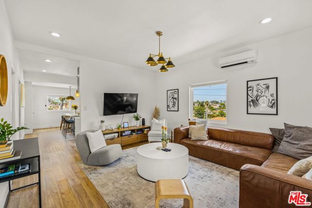 4017 Michigan Avenue, Los Angeles CA: https://media.crmls.org/mediaz/65c20a52-0e08-46a8-8992-d3cda1986159.jpg