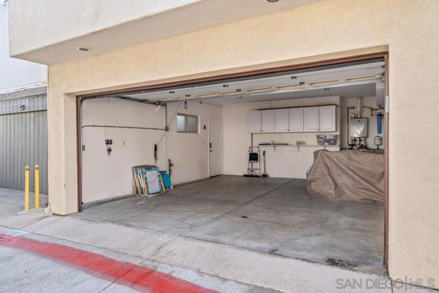 814 Kingston Ct, San Diego CA: https://media.crmls.org/mediaz/65c252ee-c98a-493c-a71b-720e617c2e6e.jpg