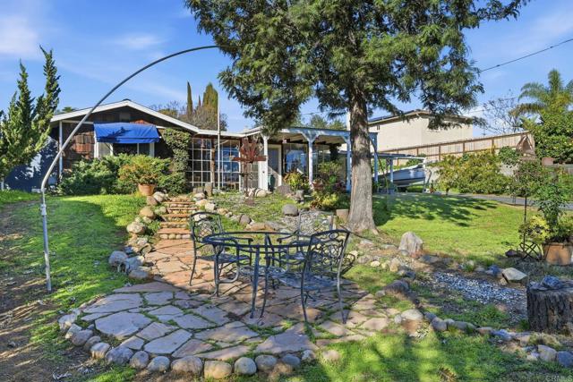 Detail Gallery Image 2 of 46 For 145 Barhaven Ln, Fallbrook,  CA 92028 - 3 Beds | 2 Baths