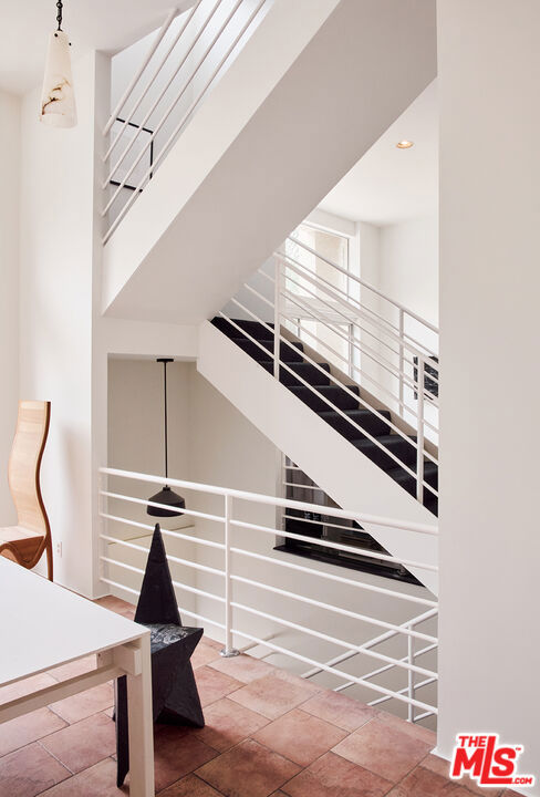 701 Museum Drive, Los Angeles CA: https://media.crmls.org/mediaz/65c330a3-42af-466c-89c3-54084975ef37.jpg
