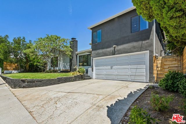 885 Kincaid Avenue, Inglewood CA: https://media.crmls.org/mediaz/65c3aa44-02d3-40bc-8623-ba6a06de38f2.jpg