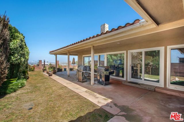 4272 Don Carlos Drive, Los Angeles CA: https://media.crmls.org/mediaz/65c48750-aca0-49a2-99d7-4f28a1e03c47.jpg