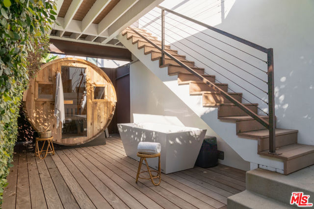 509 Santa Clara Avenue, Venice CA: https://media.crmls.org/mediaz/65c48d09-2b2b-468b-b1fa-55af2fee40fa.jpg