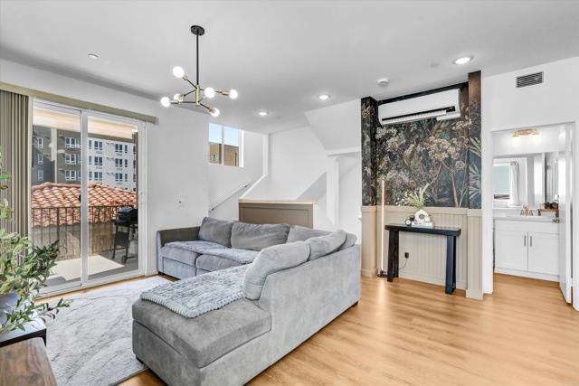 Detail Gallery Image 4 of 30 For 402 Creekside Cir, San Diego,  CA 92114 - 3 Beds | 3 Baths