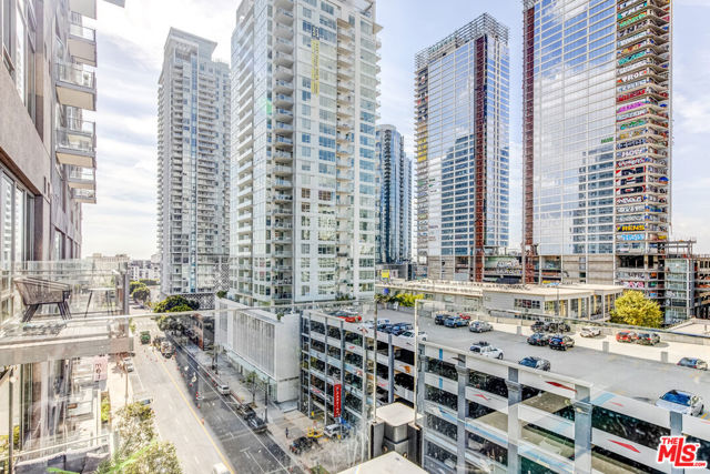 1100 S Hope Street, Los Angeles CA: https://media.crmls.org/mediaz/65c5bc03-350b-474d-9c30-2c84fe3be972.jpg