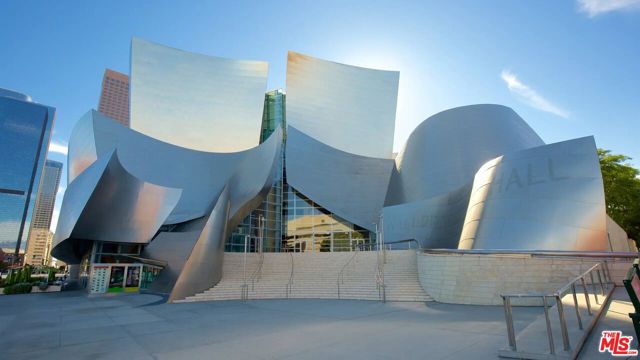 630 N Grand Avenue, Los Angeles CA: https://media.crmls.org/mediaz/65c601a1-0cac-4785-9726-426eb37ab2ce.jpg