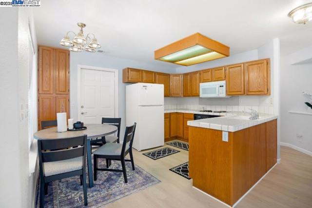 16935 Sugar Pine Dr, Morgan Hill CA: https://media.crmls.org/mediaz/65c69542-00bf-483d-a217-e9174410a0c1.jpg