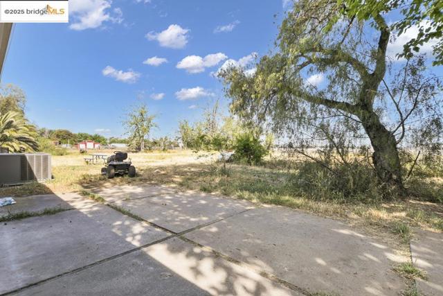 26893 Marsh Creek Rd, Brentwood CA: https://media.crmls.org/mediaz/65c6af19-1537-442e-8974-b7b1876718f0.jpg