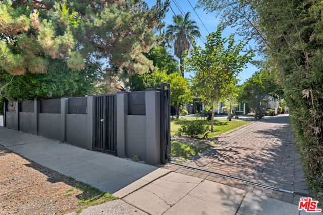 5341 Mecca Avenue, Tarzana CA: https://media.crmls.org/mediaz/65c6b753-c702-4a01-901e-d50b54555e78.jpg