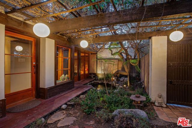 465 N Calle Rolph, Palm Springs CA: https://media.crmls.org/mediaz/65c75aab-a273-4e4e-86df-8dcf8fdfd9d6.jpg