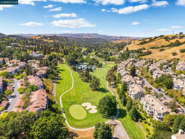 5920 Horsemans Canyon Dr, Walnut Creek CA: https://media.crmls.org/mediaz/65c760bb-96cc-4c39-908f-0c9e32027f70.jpg