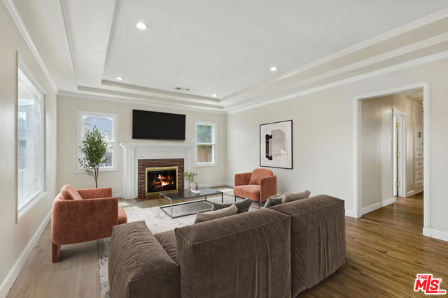 237 W Kelso Street, Inglewood CA: https://media.crmls.org/mediaz/65c8bb8c-6498-439d-b82d-8b6c4d963eed.jpg