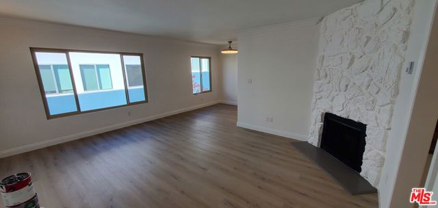 1820 12TH Street, Santa Monica CA: https://media.crmls.org/mediaz/65c8d1e8-6a6f-45e7-b8b2-633f9110345e.jpg