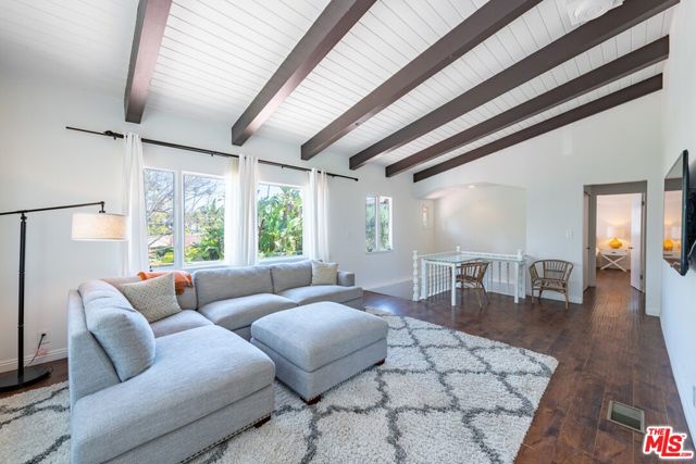 905 Hartford Drive, Beverly Hills CA: https://media.crmls.org/mediaz/65c914fa-aa18-4c5d-aeeb-955f5cebad9a.jpg
