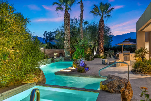 12 Boulder Lane, Rancho Mirage CA: https://media.crmls.org/mediaz/65c9b1bd-90a7-45b6-91bf-690ca88d98c1.jpg