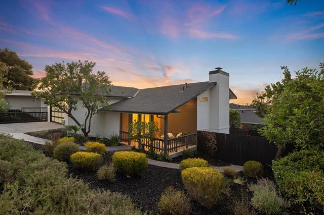3706 Laurel Way, Redwood City CA: https://media.crmls.org/mediaz/65c9cd33-31e9-4d02-a1a5-b1ce7fb740e5.jpg