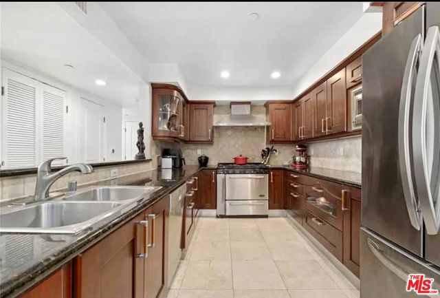 1621 Barry Avenue, Los Angeles CA: https://media.crmls.org/mediaz/65c9eb29-1c27-4312-b490-351720d6c293.jpg