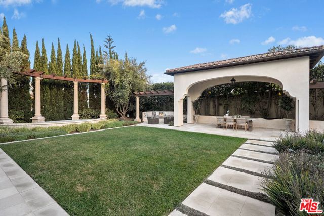 6882 Arizona Avenue, Los Angeles CA: https://media.crmls.org/mediaz/65ca71bc-b8bf-40d0-a22b-aeb49393ac13.jpg