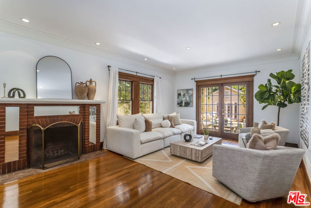 1622 N Orange Grove Avenue, Los Angeles CA: https://media.crmls.org/mediaz/65ca78c6-e208-48c8-80d4-15ce9e97fe71.jpg