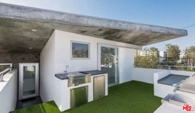 122 Mildred Avenue, Venice CA: https://media.crmls.org/mediaz/65cba9bc-16ac-4547-abad-1e453047e091.jpg
