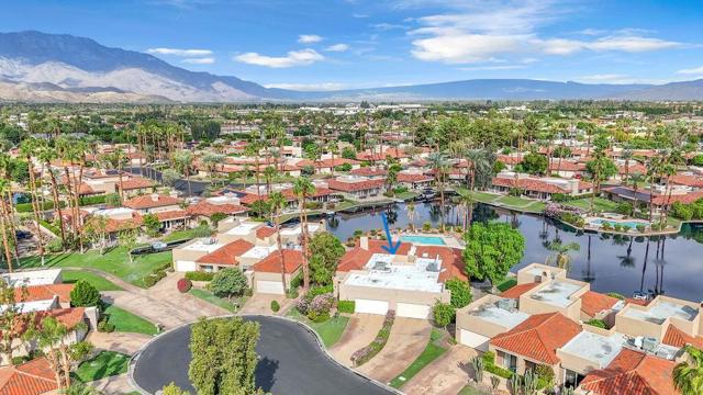 165 Lake Shore Drive, Rancho Mirage CA: https://media.crmls.org/mediaz/65cbbf37-3845-49ab-976a-f87a91ffb8d1.jpg
