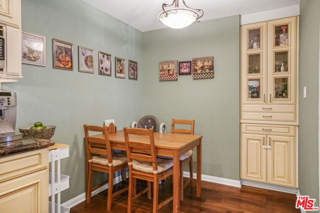 4401 Moorpark Way, Toluca Lake CA: https://media.crmls.org/mediaz/65cc8913-6398-48b2-9cde-bd3539b6a0d5.jpg