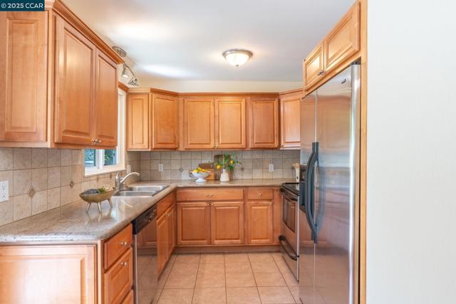 3215 Camino Colorados, Lafayette CA: https://media.crmls.org/mediaz/65cd05c7-0eab-47cd-b487-024a29ee72d1.jpg