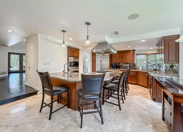 2848 Bayham Cir, Thousand Oaks CA: https://media.crmls.org/mediaz/65cd0e66-e98e-4a5a-8f53-e242da0be543.jpg