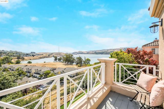 153 Camino Del Sol, Vallejo CA: https://media.crmls.org/mediaz/65cda1de-ea3f-4c9b-82a2-ebd3dce997de.jpg