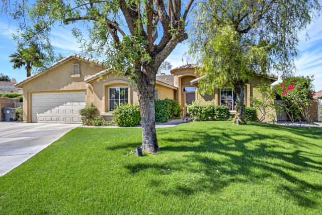 Image 2 of 32 For 81064 La Reina Circle