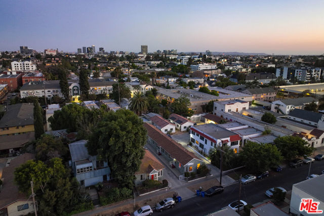 4124 Monroe Street, Los Angeles CA: https://media.crmls.org/mediaz/65cdf4a4-7418-47b8-b72a-828ebe8b9f56.jpg