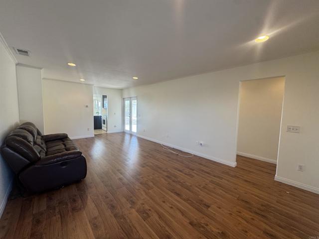 Detail Gallery Image 2 of 14 For 4759 Live Oak Ct, Oceanside,  CA 92056 - 2 Beds | 1/1 Baths