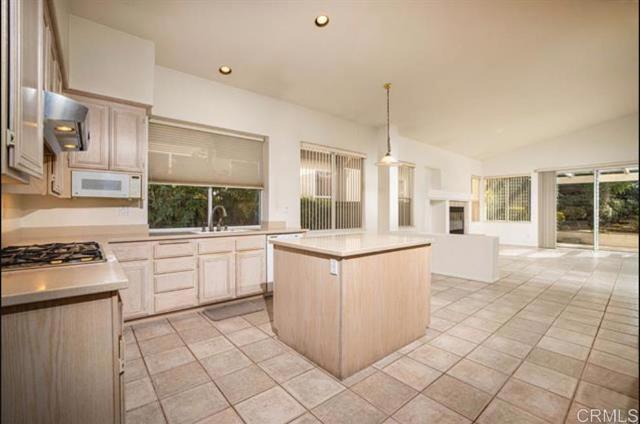 Detail Gallery Image 5 of 29 For 11063 Mulgrave Rd Rd, San Diego,  CA 92131 - 3 Beds | 2 Baths