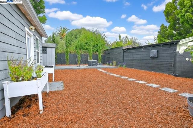 5706 Brookdale Ave, Oakland CA: https://media.crmls.org/mediaz/65cec814-c8ff-4cbc-9dd7-aa82f689fb5a.jpg