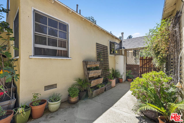 6349 Blanchard Canyon Road, Tujunga CA: https://media.crmls.org/mediaz/65cee5dc-c0cd-48ee-99be-2990bd35b0f7.jpg