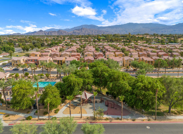 232 Paseo Gusto, Palm Desert CA: https://media.crmls.org/mediaz/65cf4afa-4caa-4600-8eb3-357049d1e3e8.jpg