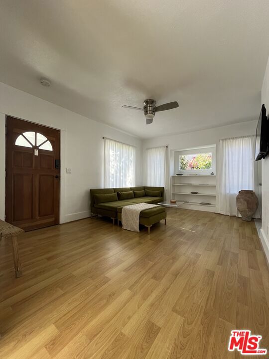 2306 Pisani Place, Venice CA: https://media.crmls.org/mediaz/65cf96e4-9bcf-4649-af92-095328a35c68.jpg