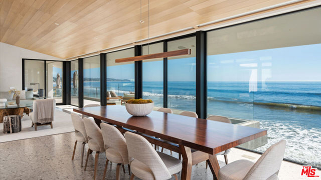 31388 Broad Beach Road, Malibu CA: https://media.crmls.org/mediaz/65cfcd08-0587-4056-8e14-1aabf8ae073f.jpg
