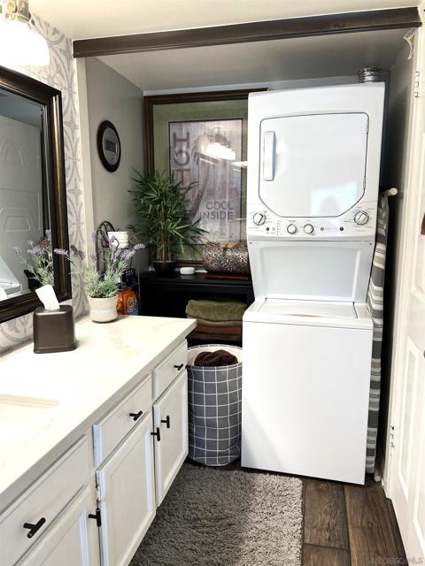 6970 Ballena Way, Carlsbad CA: https://media.crmls.org/mediaz/65d01736-5c93-4ee3-816a-381f0a9d4b48.jpg