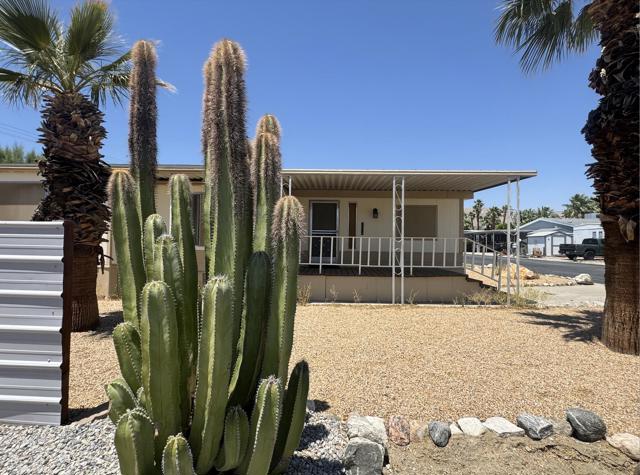 15500 Bubbling Wells Road, Desert Hot Springs CA: https://media.crmls.org/mediaz/65d0391a-7273-4c8a-a6ca-e216bb6faa88.jpg