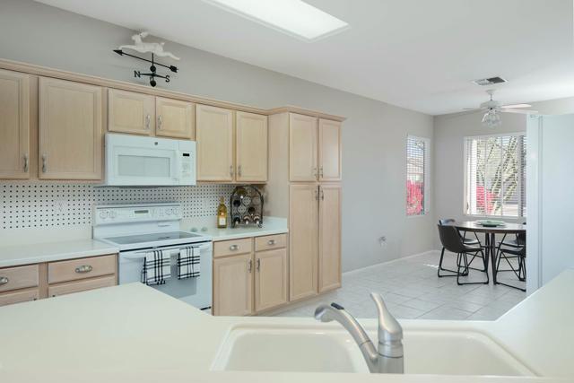 37417 Mojave Sage Street, Palm Desert CA: https://media.crmls.org/mediaz/65d042ad-ea73-495f-badd-821324bcf3bb.jpg