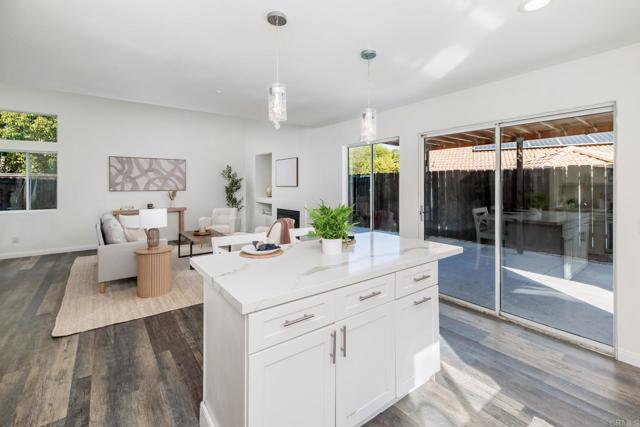 Detail Gallery Image 9 of 26 For 1149 Cochise Ct, Vista,  CA 92084 - 4 Beds | 3 Baths