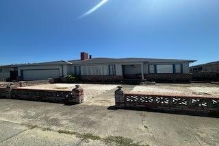 624 Filbert Street, Half Moon Bay CA: https://media.crmls.org/mediaz/65d09bca-5d80-4126-a8af-303d71d80652.jpg