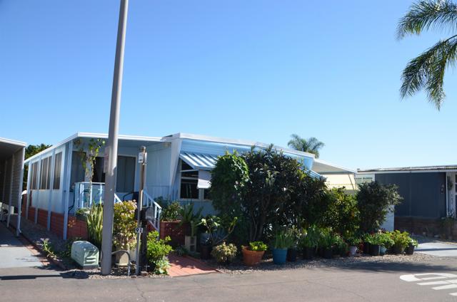 Detail Gallery Image 3 of 30 For 245 W Bobier Dr #SPC 91,  Vista,  CA 92083 - 2 Beds | 2 Baths