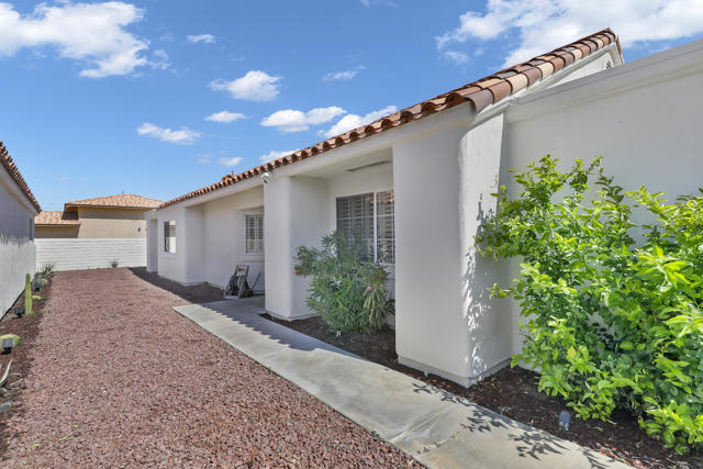 77576 Calle Las Brisas N, Palm Desert CA: https://media.crmls.org/mediaz/65d0c307-31cc-4bc2-8083-9a5e96757f15.jpg