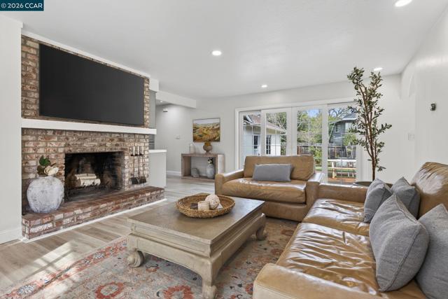 Image 4 of 41 For 1656 Foothill Park Circle