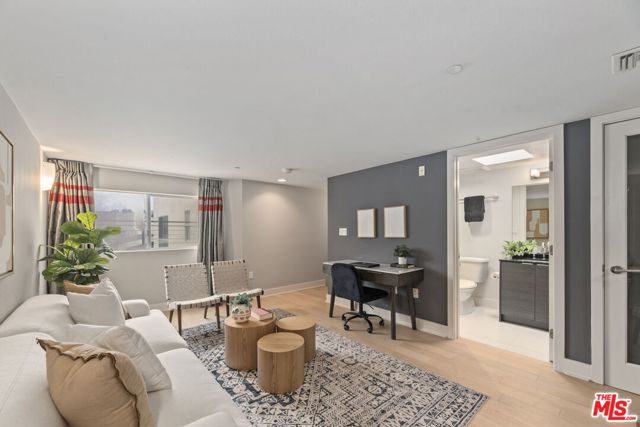 600 S Ridgeley Drive, Los Angeles CA: https://media.crmls.org/mediaz/65d118d6-4068-4e08-a9d7-0f418f37b311.jpg