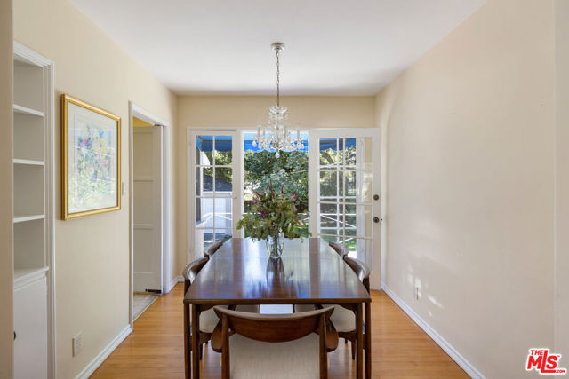 2426 New York Drive, Altadena CA: https://media.crmls.org/mediaz/65d147fd-5065-472d-b4b9-d6f09e40c42d.jpg