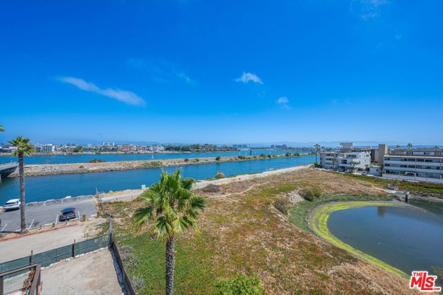 6220 Pacific Avenue, Playa del Rey CA: https://media.crmls.org/mediaz/65d1c89f-c63b-4fde-a29d-eb9c8f31f03a.jpg
