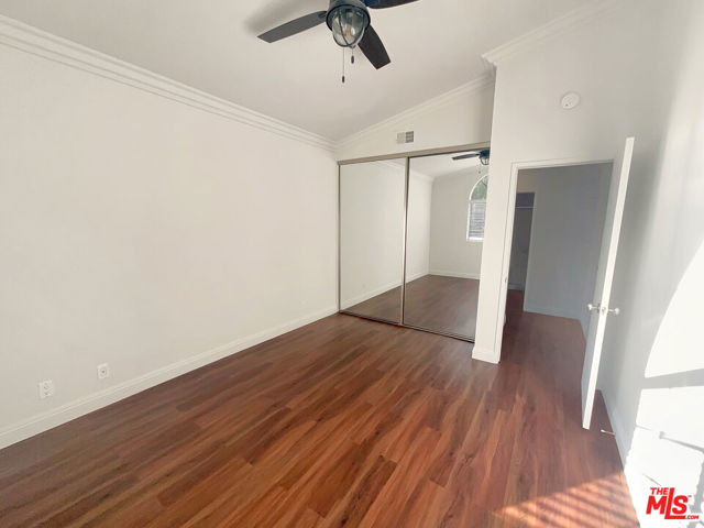 Photo #16: 23330013 Listing 